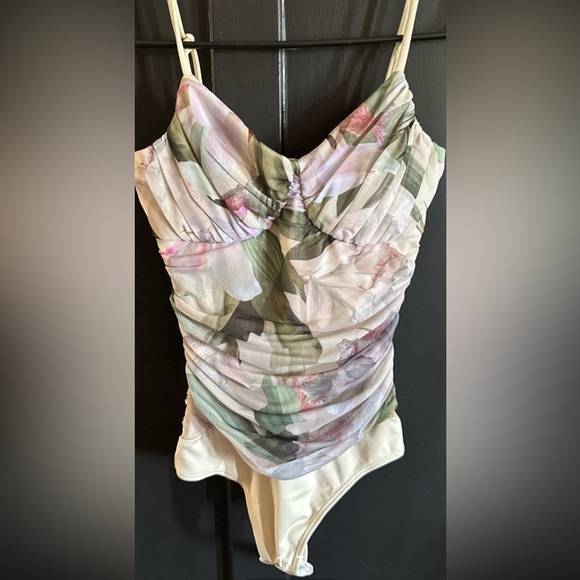 Express Body Contour Bodysuit Floral ruched - Picture 2 of 6